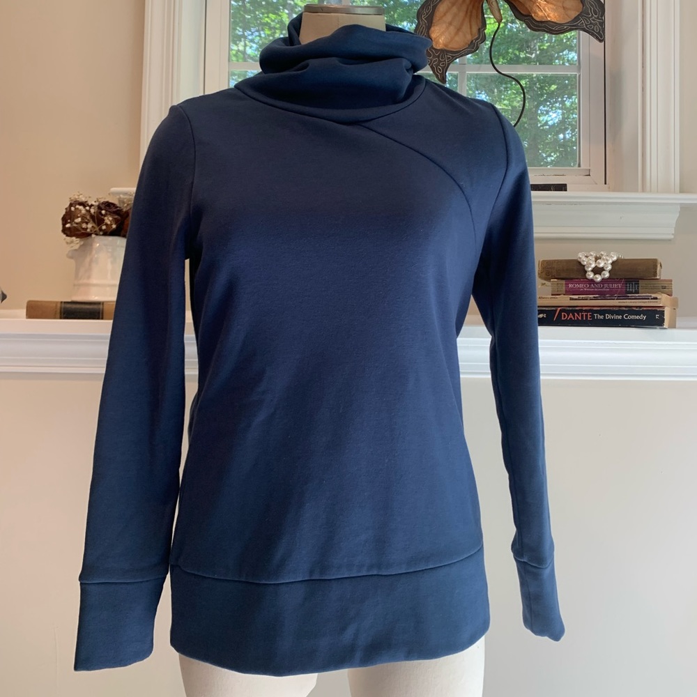 Adorable cowl-neck yoga top
